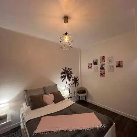 Warm Studio Next To Place Italie - Mp52b דירה *